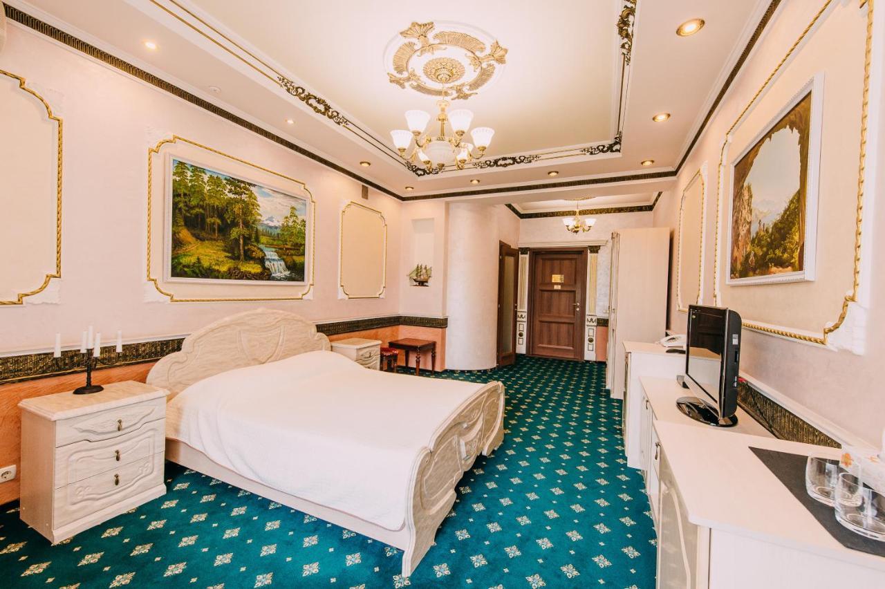 Urartu Hotel Kharkov Ngoại thất bức ảnh