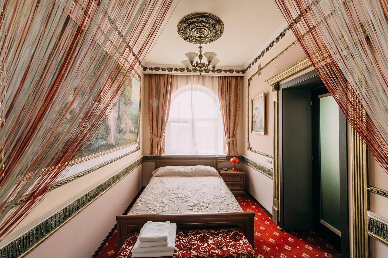 Urartu Hotel Kharkov Ngoại thất bức ảnh