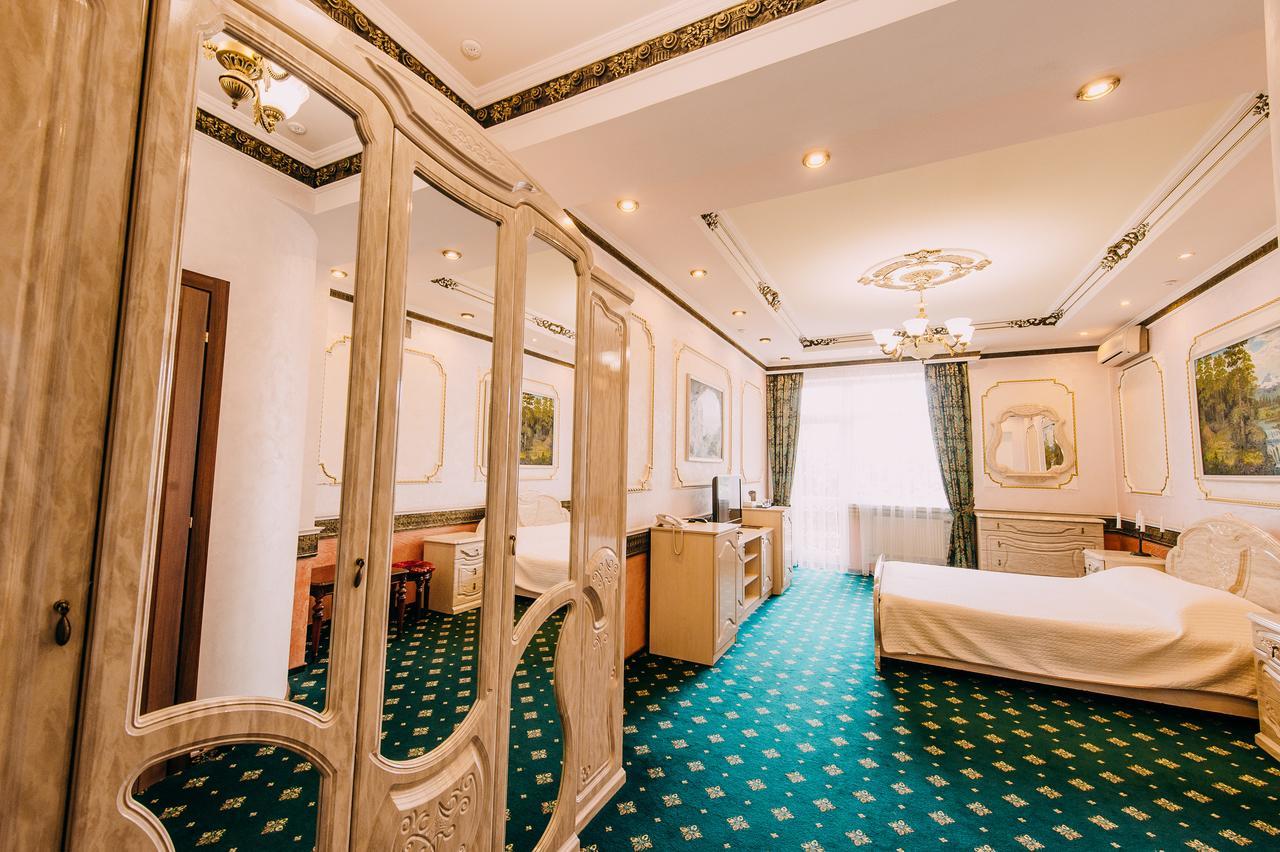 Urartu Hotel Kharkov Ngoại thất bức ảnh